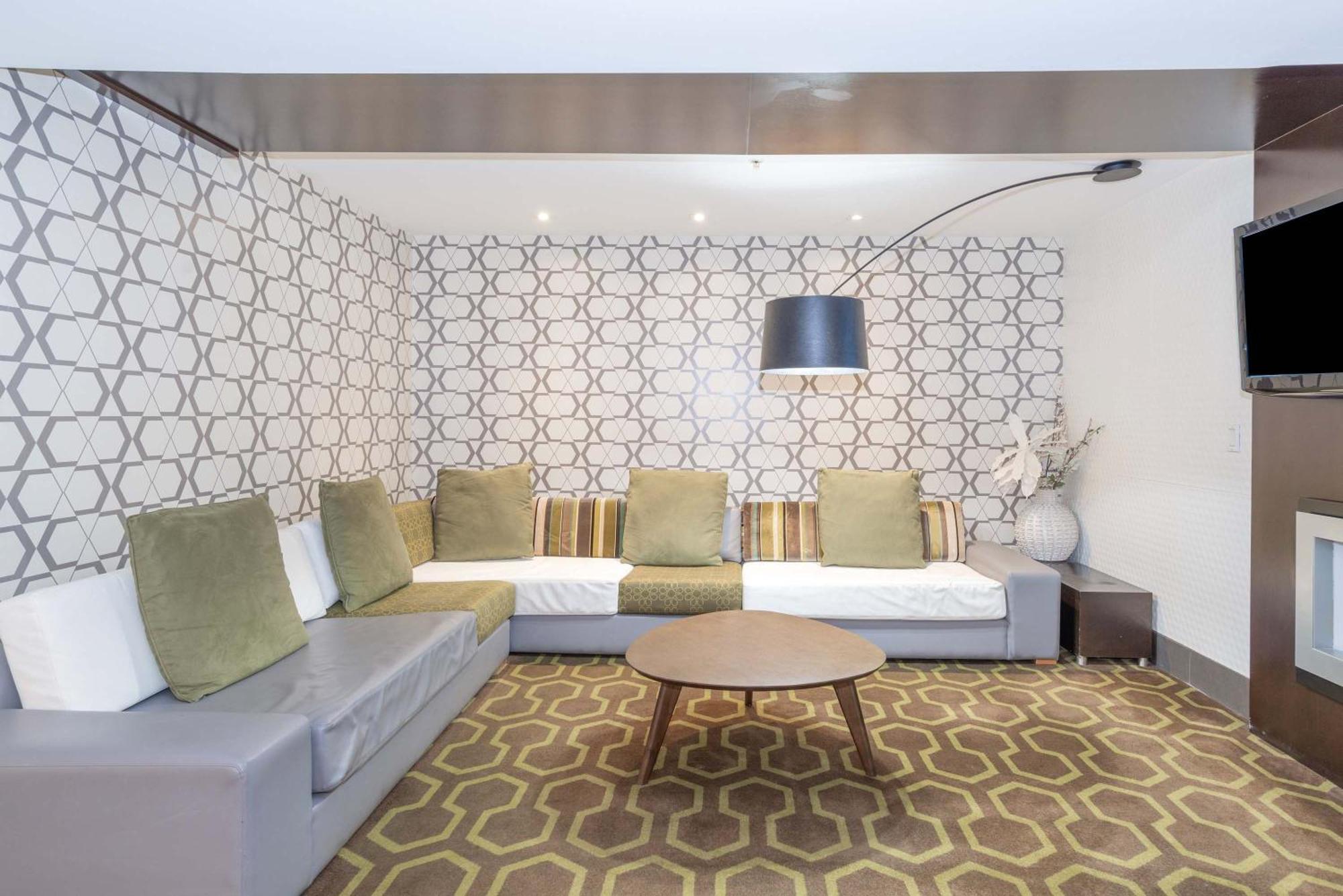Sandman Hotel And Suites Abbotsford Esterno foto