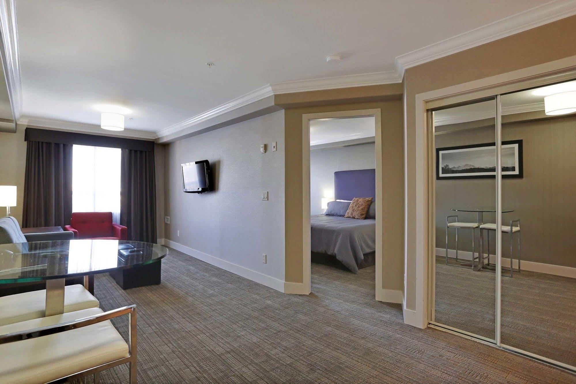 Sandman Hotel And Suites Abbotsford Esterno foto