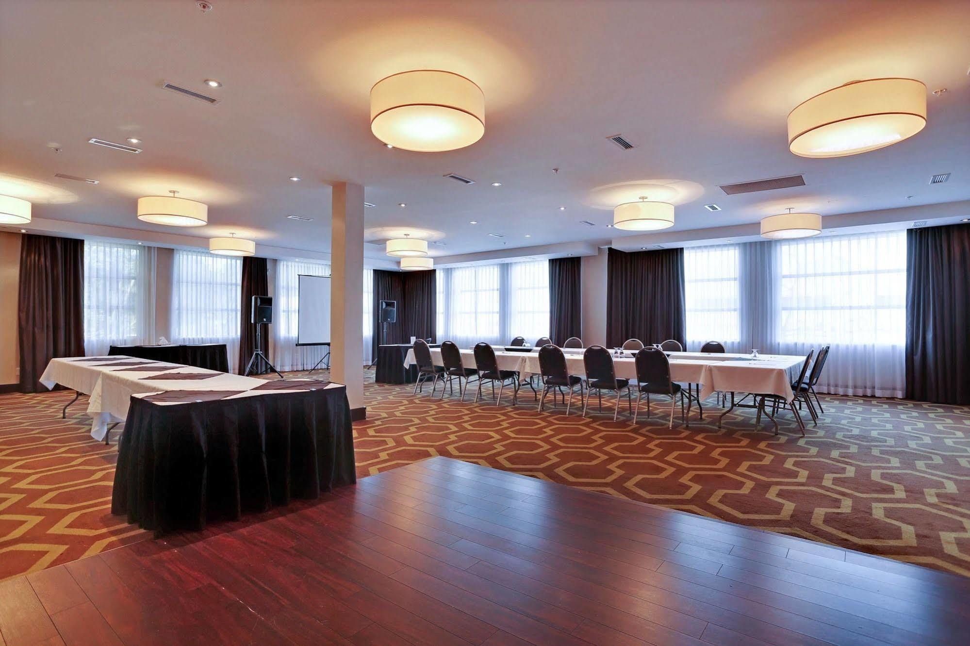 Sandman Hotel And Suites Abbotsford Esterno foto